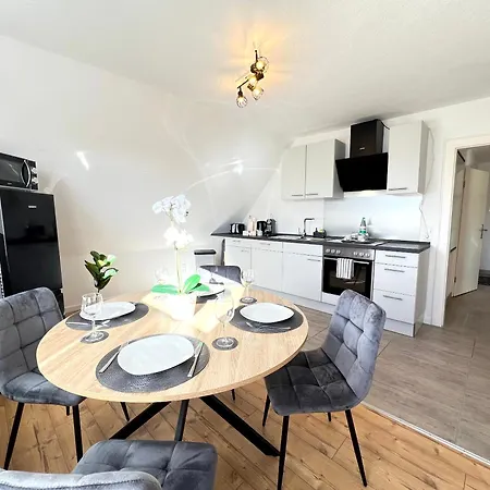 Wd Living Wooden Black And White Inkl Parkplatz Apartment Burgdorf (Hannover)