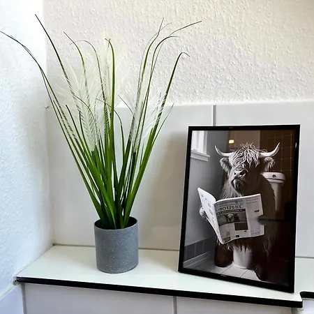 Wd Living Wooden Black And White Inkl Parkplatz * بورغدورف