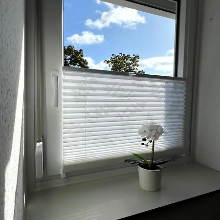 Wd Living Wooden Black And White Inkl Parkplatz * بورغدورف