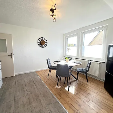 Wd Living Wooden Black And White Inkl Parkplatz Burgdorf (Hannover)