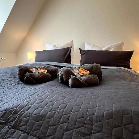 Wd Living Wooden Black And White Inkl Parkplatz Apartamento Burgdorf (Hannover)